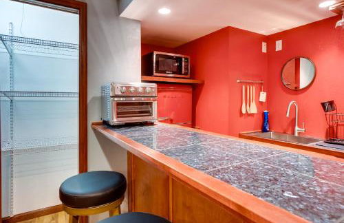 Cozy Milwaukee Apartment with Deck, 2 Mi to Airport! - Foto 14