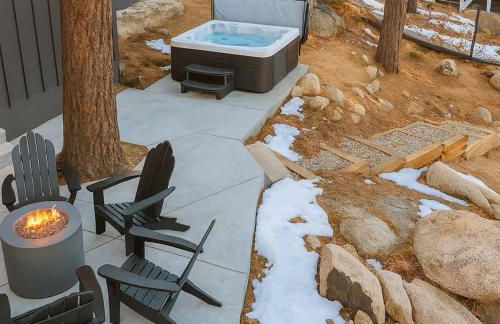 Luxe Lakefront with Hot Tub, Fire Pit, Game Room, Boat Dock - Foto 6