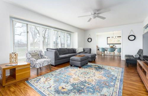 Epic Indoor Pool w/slide & hot tub close to beach - Foto 42