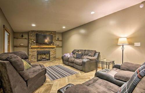 Spacious Kunkletown Home with Full Game Room and Deck! - Foto 1