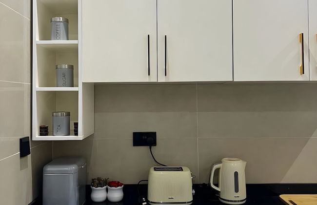 2BR Apartment With Pool and Wifi Near East Airport - Photo 9