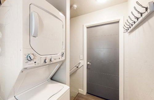 Easy Commuting! Renovated Greeley Apartment - Photo 13