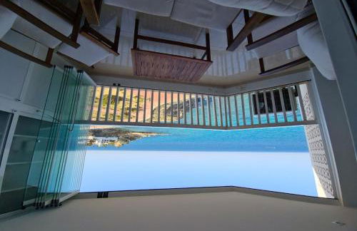 Luxurious 1st Line Top-floor Apartment With Direct Sea Access - Photo 18