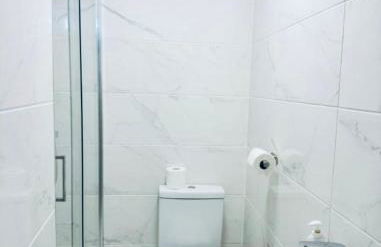 Award Winner of 2026 &2025 traveller & Best guest rated apartment, two bedroom, #1 Leeds city centres most central location, Great 180 degree views,balcony , PARKING onsite, Netflix & WiFi - Foto 68