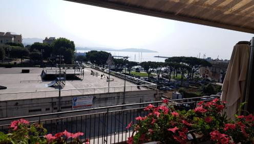 FORMIAE Hsg - PANORAMICA CENTRALE Casa Vacanze 100mq BOX Auto riservato - Foto 1