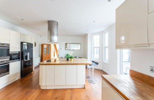 5 Bed Seaside Property with Garden , Parking and Games Room - Foto 67