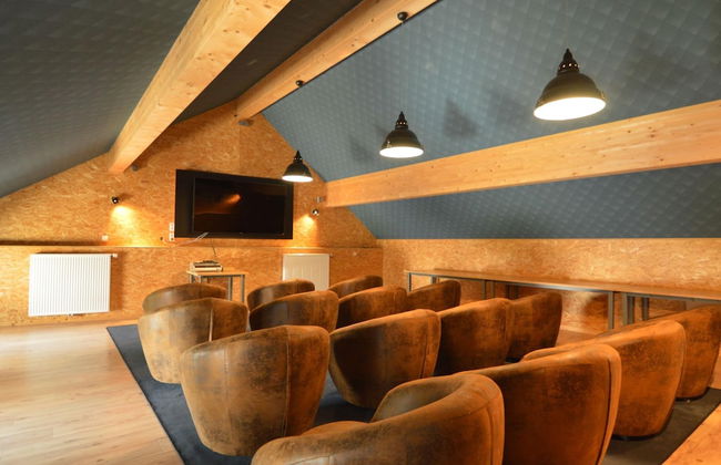 Gorgeous Holiday Home in Waimes With In-house Theatre & Pool - Photo 26