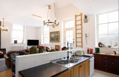 Converted Chapel, Stunning Sea & Mountain Views! - Foto 12