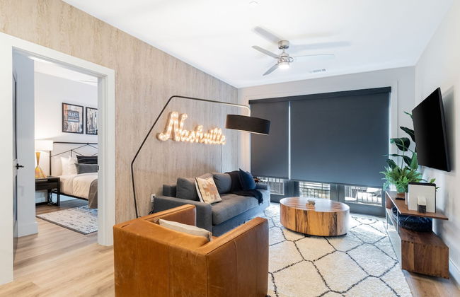 Astra Modern Midtown Retreat With Pool Gym Steps to Dining Broadway - Foto 6