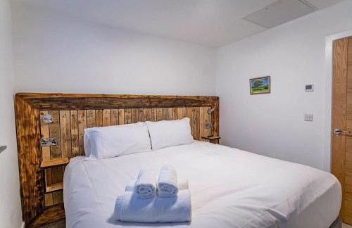 Padley; woodland lodge with hot tub for 2-4 in the Staffordshire Moorlands - Foto 10