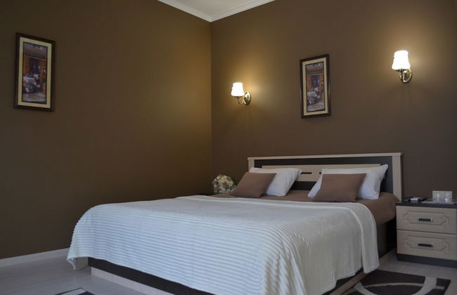 Townhouse Park & House - Photo 16