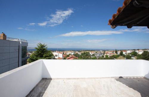 Τraditional fully detached villa on a luxurious hillock of Thessaloniki with its own garden also for family & wedding gatherings for 10 to 25 people only 15 minutes from airport - Foto 49