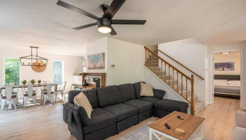 Updated Large River Front Home with Hot Tub - Foto 1