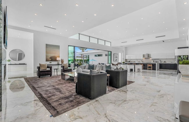 Villa Sleeps 17 w/ Pool, Firepit, Putting Green Bravo Villa 3 by Avantstay - Foto 16