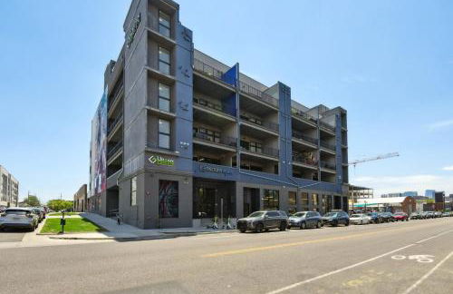 Brushed & Bold | RiNo Art Lofts - Foto 9