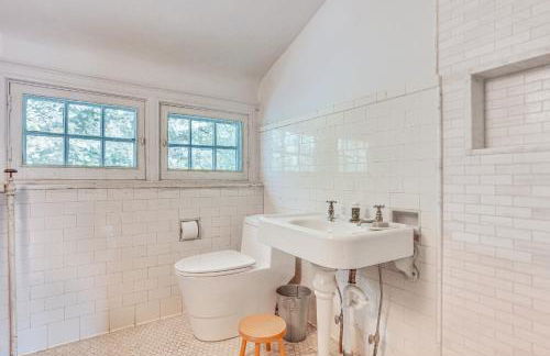 Hudson Valley Estate on 4 Acres with Private Pool! - Foto 32