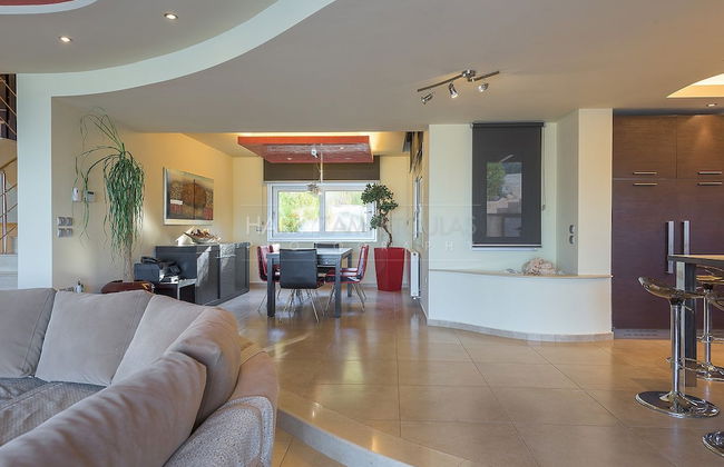 Quinn Hill Luxury Villa - Photo 8