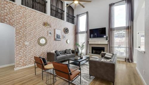 Stylish Spacious Convenient - 6-BD 2 5-BA + Pool - Foto 3