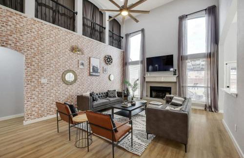 Stylish Spacious Convenient - 6-BD 2 5-BA + Pool - Foto 3