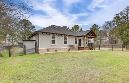 Pets Welcome Home with Deck and Patio in Hockley! - Foto 1