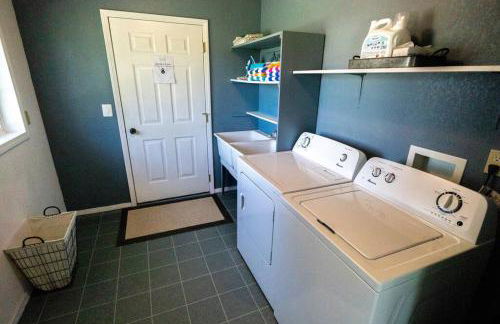 Spacious Family Home with Hot Tub - Foto 23