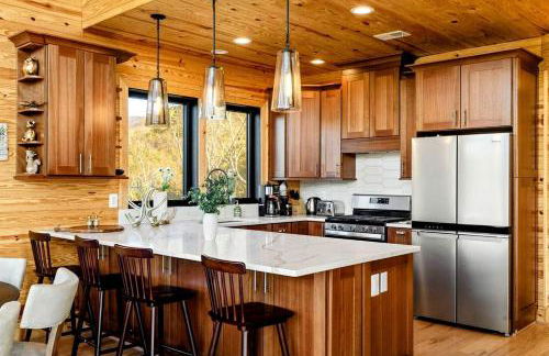 Luxurious A-Frame Mountain Retreat with Hot Tubs & Game Room Near Seneca Rocks, Milam, WV - Foto 5