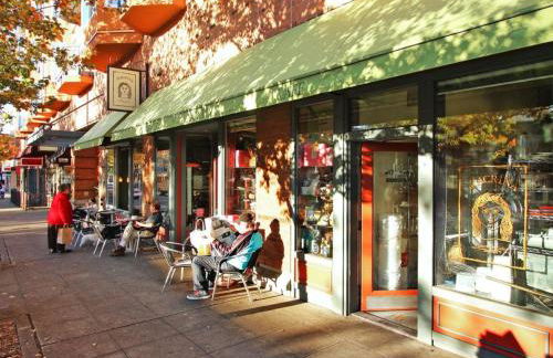 City Water View Oasis with Pool & Gym near Cruise in Heart of Seattle - Foto 46