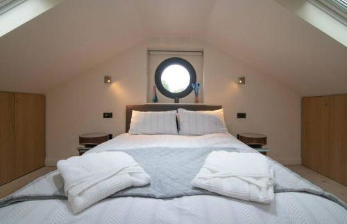 Luxury Coach house next to woodland in Knutsford - Photo 26