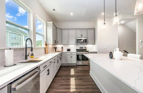 Spacious 4BR Near UNC Charlotte & Major Venues - Foto 8