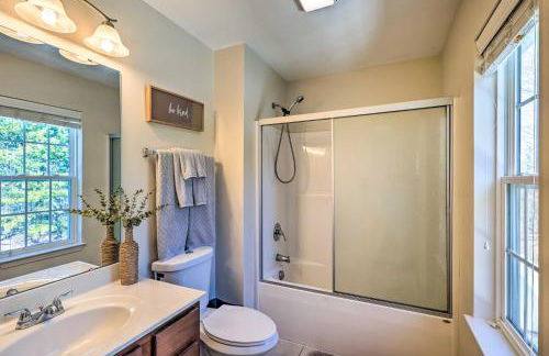 Charming Greensboro Townhouse with Back Patio! - Foto 20