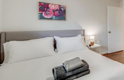 Central Plano 4-BD 2-BA Pool Retreat, Sleeps 10 - Foto 25