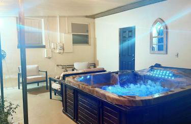 The Perfumers House Hot Tub Near St Pete Beach - Photo 2