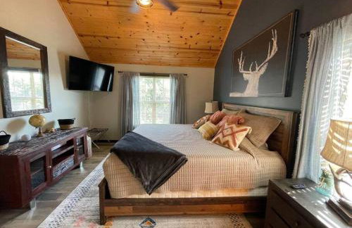 Gorgeous cabin 3bdrm/3bth, hot tub, fireplace, kid/pet friendly - Foto 53
