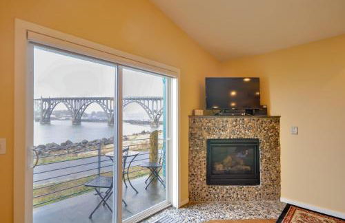 Waterfront Oregon Abode with Balcony and Ocean Views! - Foto 10