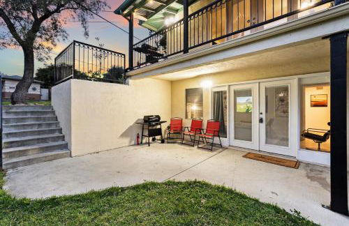 Entire Private Home with 4 Bedrooms 3 Bathrooms, King Bed, Big Yard, Prime Area, Ranch Style, Available Now - Photo 20