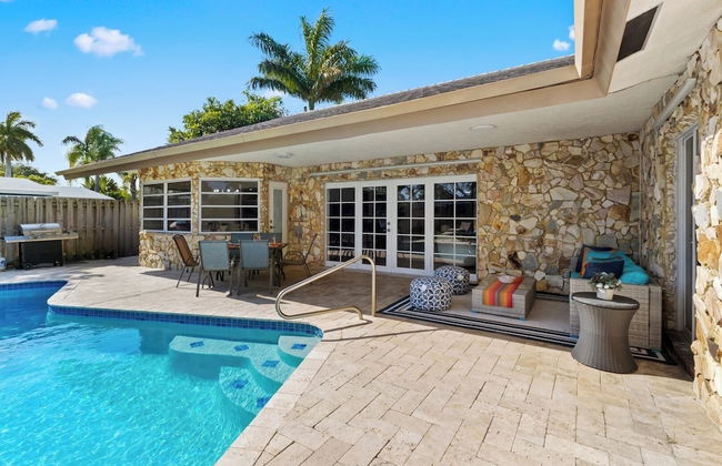 Family-friendly 5BR Home w/ Heated Pool & Parking - Foto 36