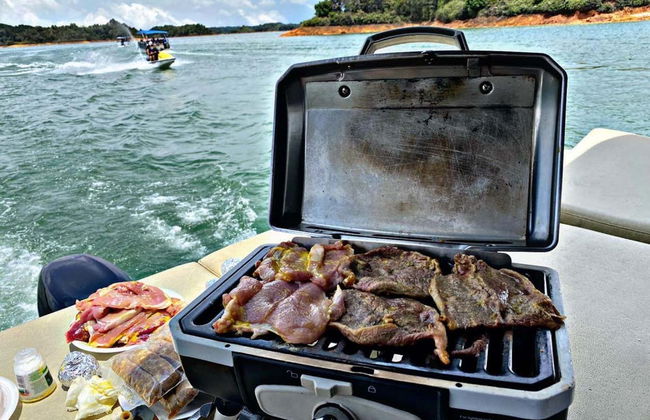 Guatapé Reservoir Pontoon Boat Ride & Barbecue - Foto 4