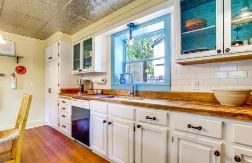 Charming Victorian Farmhouse on Historic Main St - Foto 7