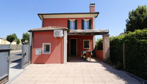 Donatella House - Photo 1