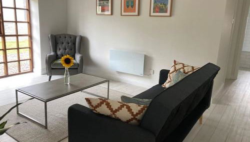 Light & Airy Vaulted Barn Conversion with a View - Photo 3