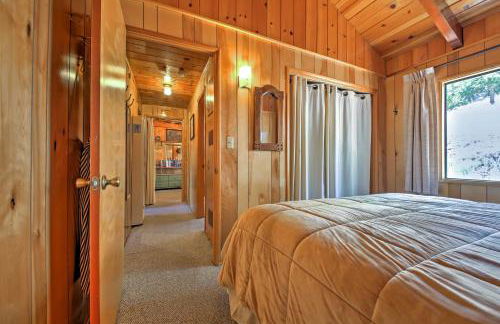 Big Bear Lake Cabin with Deck about 7 Mi to Ski Slopes! - Foto 10