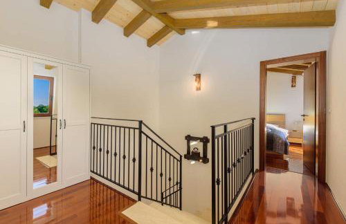 Villa David - luxurious secluded villa with a heated pool - Foto 36