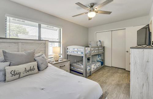 10 Mi to Navarre Beach! Waterfront Rental w/ Pool - Foto 16