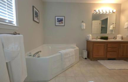 Summerside Cape on Crooked Lake ---Waterfront-Sunsets-Sleeps 12 - Foto 14