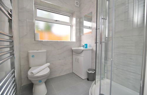 Hastings Manor - Free Netflix, Parking, WiFi & Private Garden - Foto 7