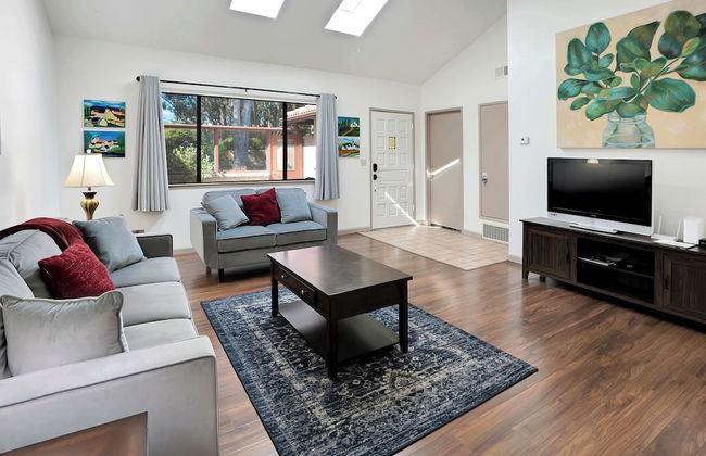 Secluded 3 BDR Home Steps to Beach - Foto 1