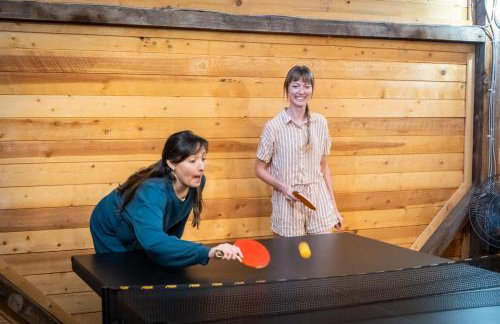 Timber & Tin H 2Bed 2Bath w Pool & Rooftop Deck - Foto 10