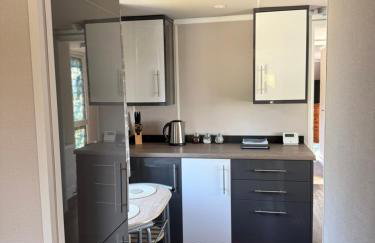 Couple’s Lodge With Hot Tub - Foto 6