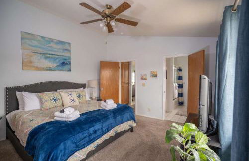 Spacious 3BR Home with Hot Tub & Private Yard - Foto 15