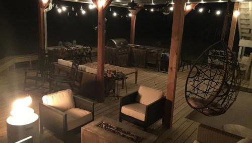 FIXER UPPER’s Original BARNDOMINIUM!! Sits on Private 16 wooded acres & lake - Foto 3